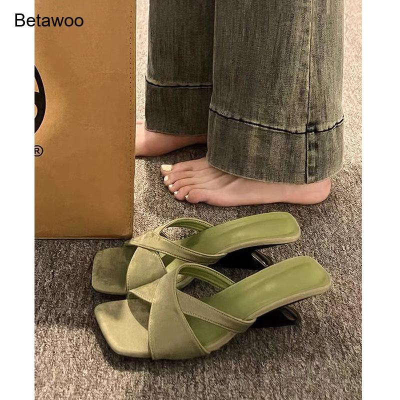 Kadınlar İçin Kavisli Blok Top - Square Toe Mule incelemesi ve fiyatı